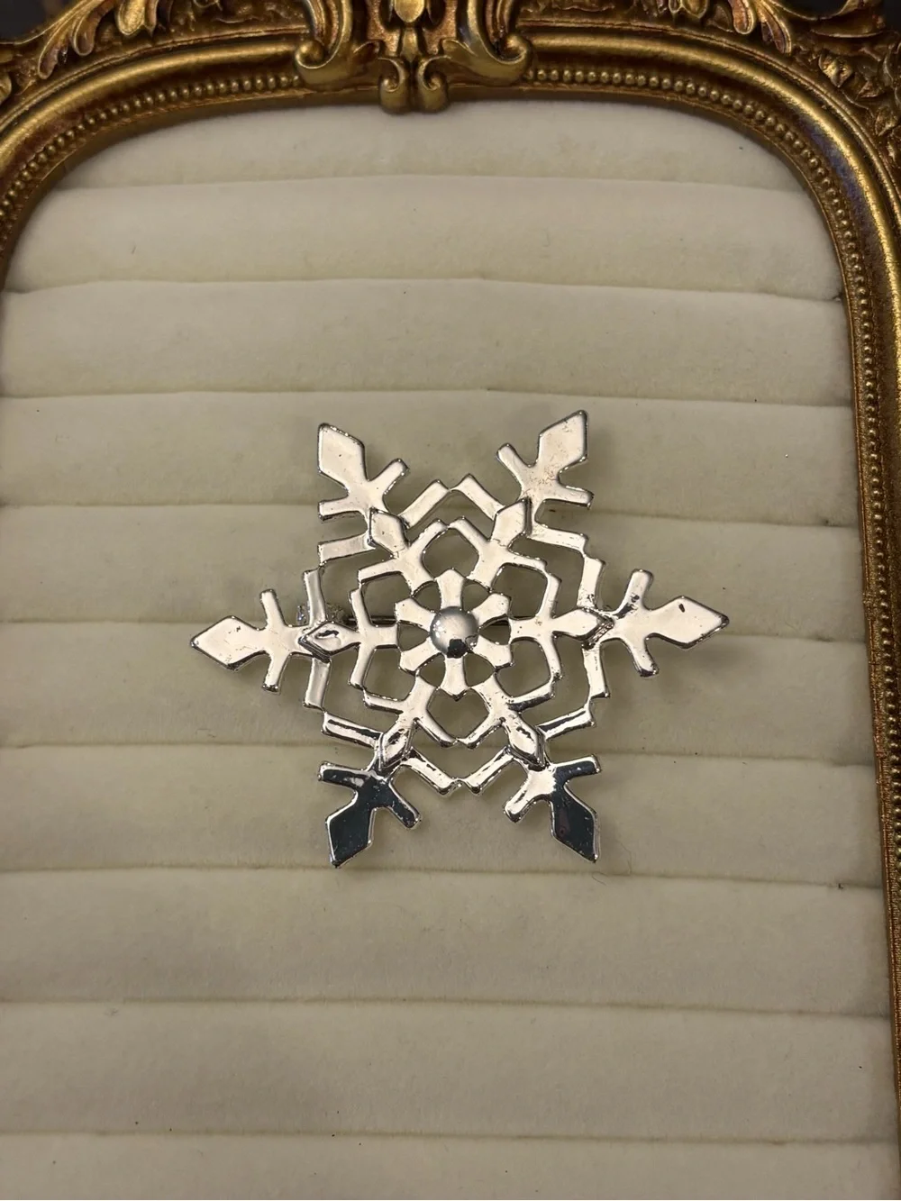 Snowflake Silver Tone Brooch Winter Grannycore Pin Minimalist Unisex Christmas